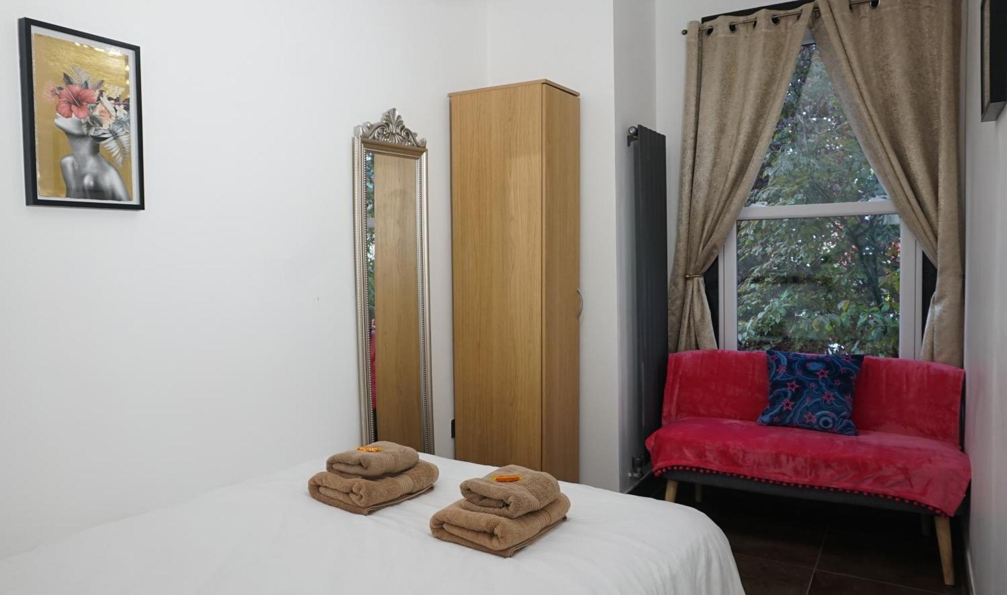 Villa Luxury London House Sleeps 13, 2 Minutes To Metro Exterior foto