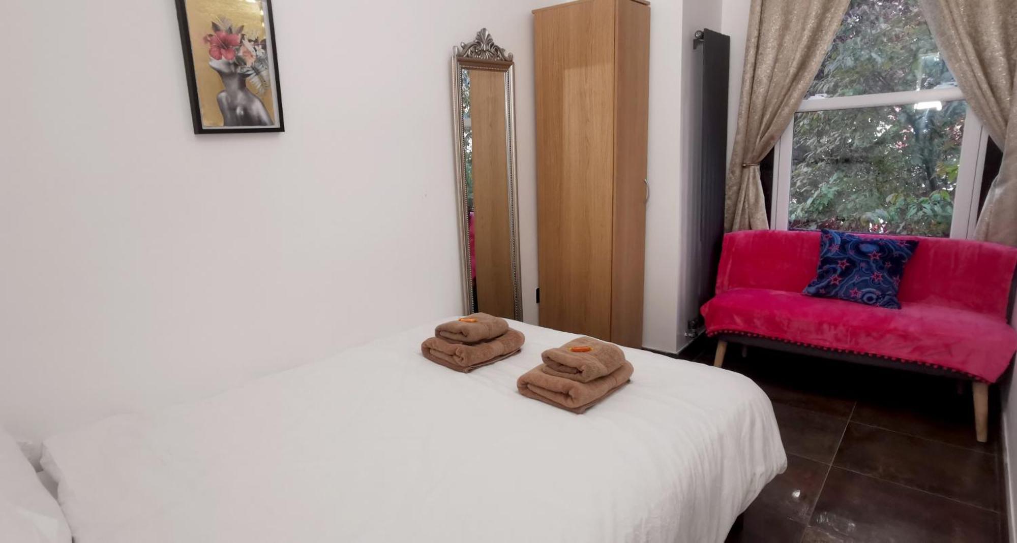 Villa Luxury London House Sleeps 13, 2 Minutes To Metro Exterior foto